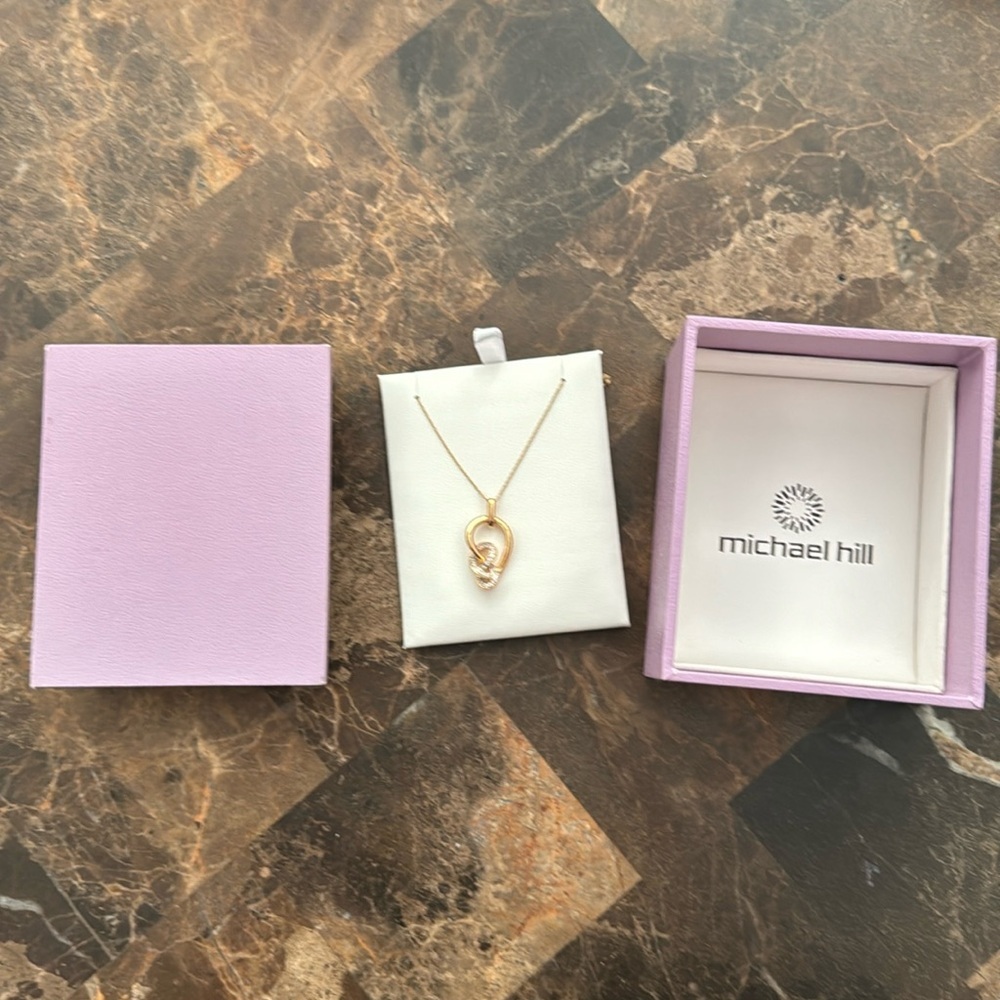 Michael Hill 10k Knots Collection Diamond Necklace ❤️❤️